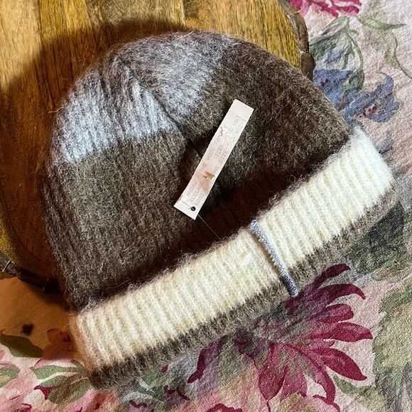Vintage Icelandic Wool Hat Size OSFA
Striped Colorblock Ribbed Quiet Luxury NEW main image 9